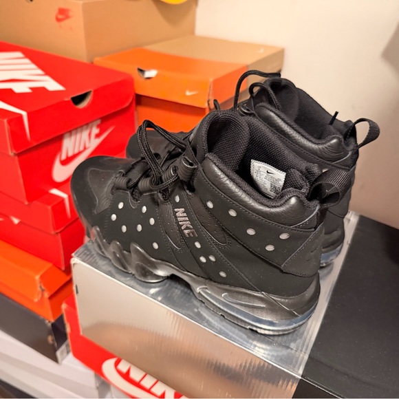 Nike mens Black Sneakers - Picture 6 of 6